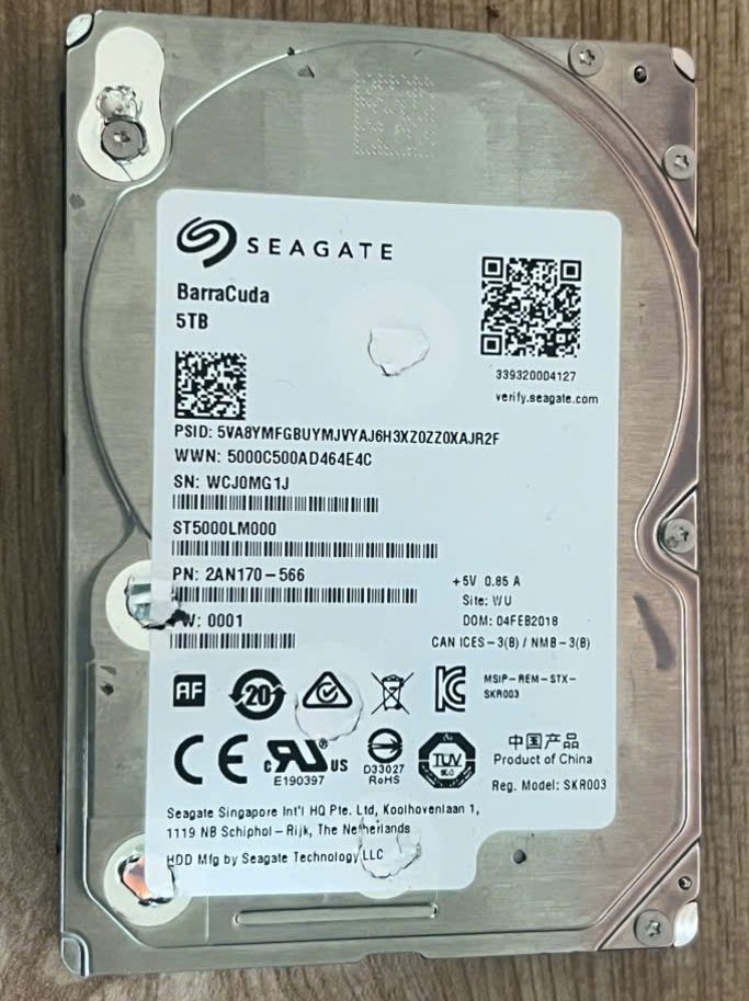 Seagate BarraCuda 5TB (ST5000LM000, SN: WCJ0MG1J, DOM: 04/02/2018) — ổ chết cơ đầu đọc suy thoái sau thời gian dài đọc ghi liên tục
