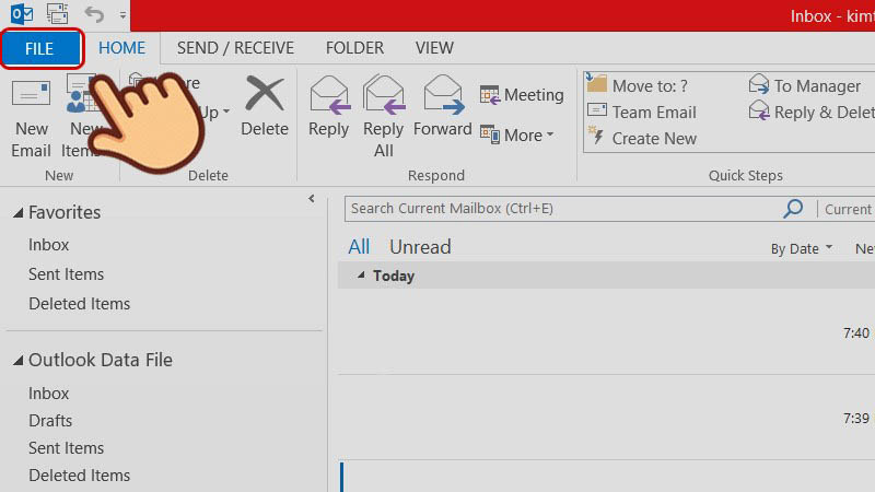 Mở Outlook sau đ&oacute; chọn File