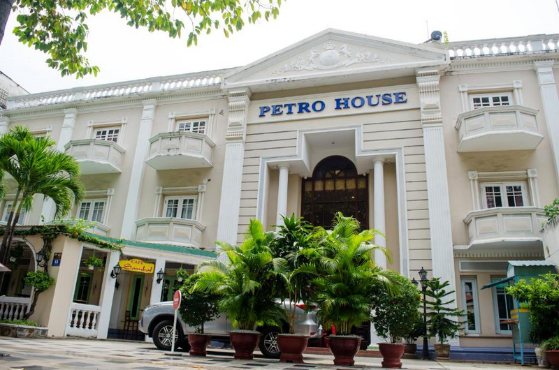 Kh&aacute;ch sạn Petro House