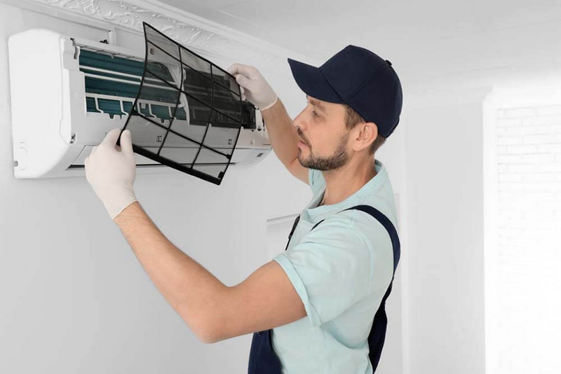 Kiểm tra v&agrave; l&agrave;m sạch m&aacute;y lạnh định kỳ