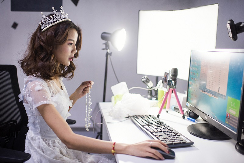 Livestream ngay tr&ecirc;n điện thoại, m&aacute;y t&iacute;nh dễ d&agrave;ng