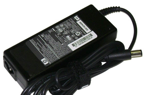 Sử dụng sạc chính hãng của Laptop