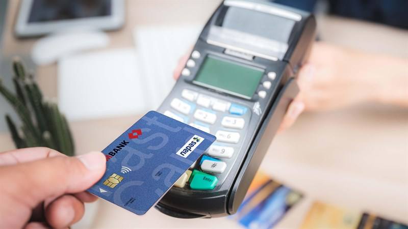 Thanh to&aacute;n POS bằng thẻ gắn chip
