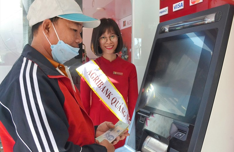 Thẻ Agribank c&oacute; thể r&uacute;t tiền ở ng&acirc;n h&agrave;ng n&agrave;o?